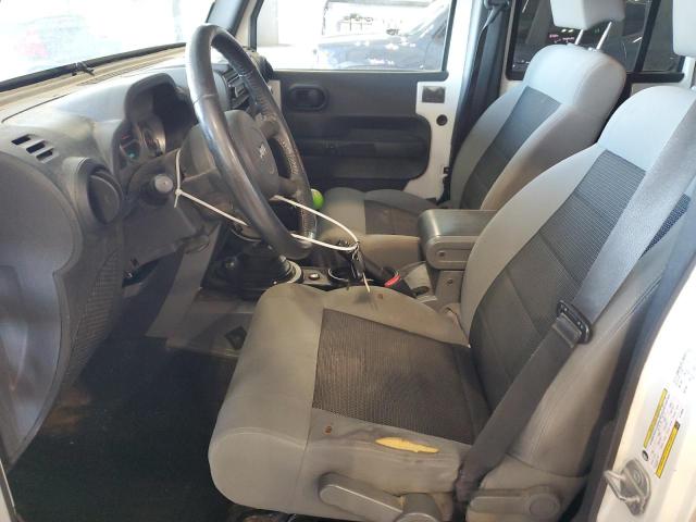 1J4BA3H13AL140056 - 2010 JEEP WRANGLER U SPORT Weiß Foto 7