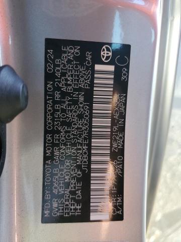 JTDBCMFE7R3050691 - 2024 TOYOTA COROLLA LE 银色 照片 13