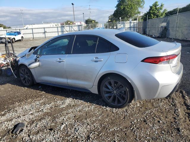 JTDBCMFE7R3050691 - 2024 TOYOTA COROLLA LE 银色 照片 2