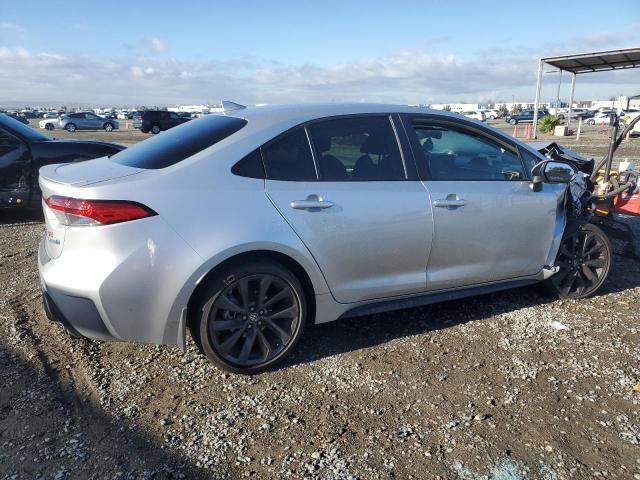 JTDBCMFE7R3050691 - 2024 TOYOTA COROLLA LE 银色 照片 3