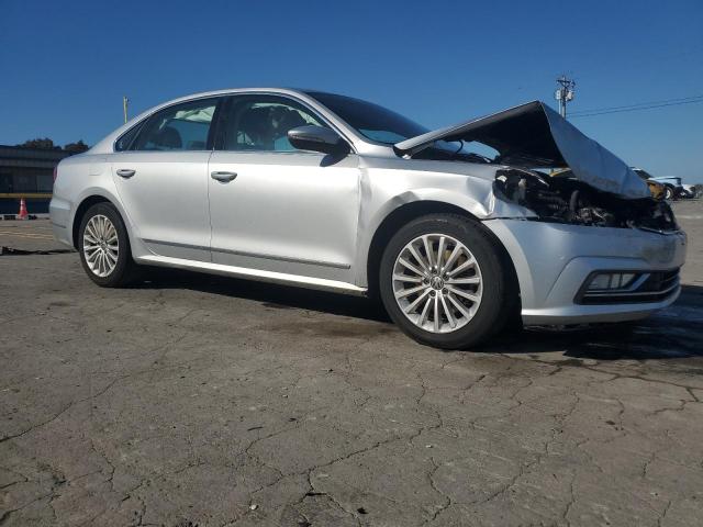 1VWBT7A34GC005239 - 2016 VOLKSWAGEN PASSAT SE SILVER photo 4