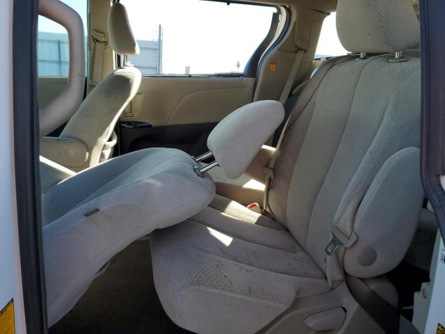 5TDKK3DC0DS365838 - 2013 TOYOTA SIENNA LE WHITE photo 11