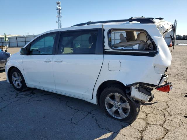 5TDKK3DC0DS365838 - 2013 TOYOTA SIENNA LE WHITE photo 2
