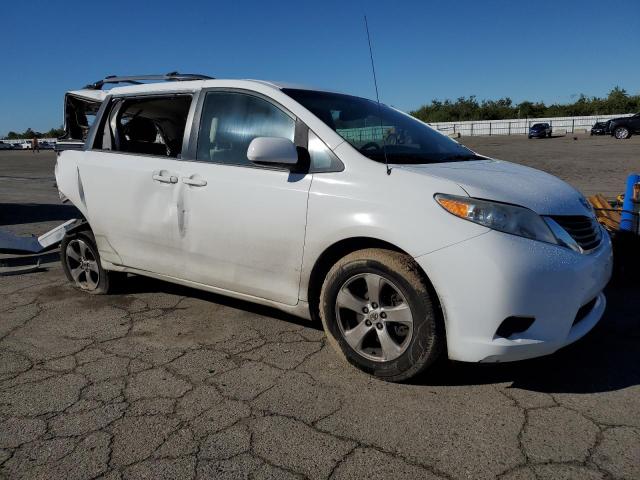 5TDKK3DC0DS365838 - 2013 TOYOTA SIENNA LE WHITE photo 4