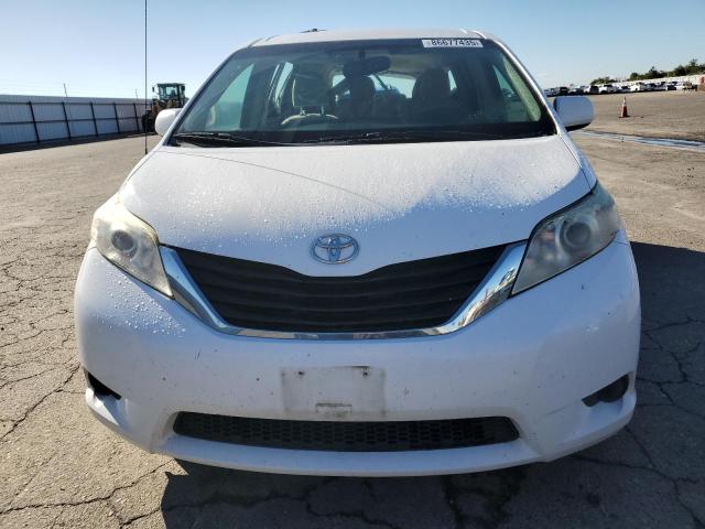 5TDKK3DC0DS365838 - 2013 TOYOTA SIENNA LE WHITE photo 5