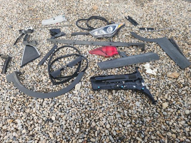 5XYZUDLB4JG535702 - 2018 HYUNDAI SANTA FE S SILVER photo 13