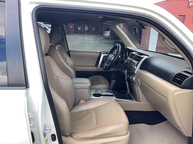 JTEZU5JR5A5011615 - 2010 TOYOTA 4RUNNER SR5 WHITE photo 5