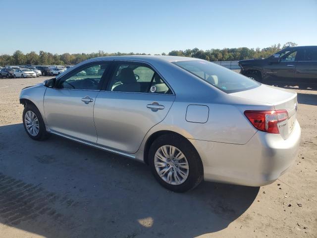 4T4BF1FKXDR280192 - 2013 TOYOTA CAMRY L SILVER photo 2