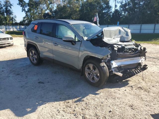 2T3W1RFV2PW245581 - 2023 TOYOTA RAV4 XLE ნაცრისფერი ფოტო 4