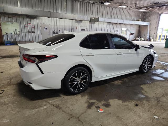 4T1G11BK8NU072351 - 2022 TOYOTA CAMRY SE WHITE photo 3
