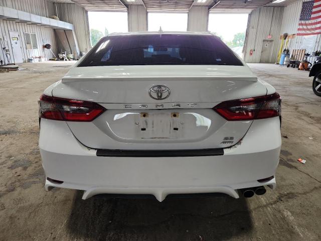 4T1G11BK8NU072351 - 2022 TOYOTA CAMRY SE WHITE photo 6