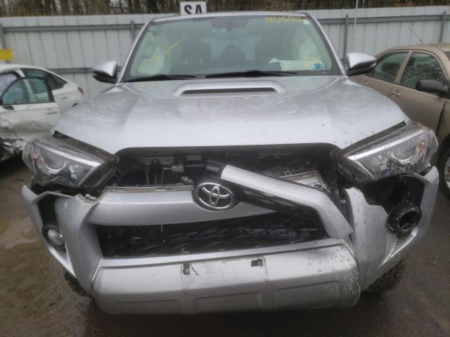 JTEBU5JR8H5423927 - 2017 TOYOTA 4RUNNER SR5/SR5 PREMIUM SILVER photo 9