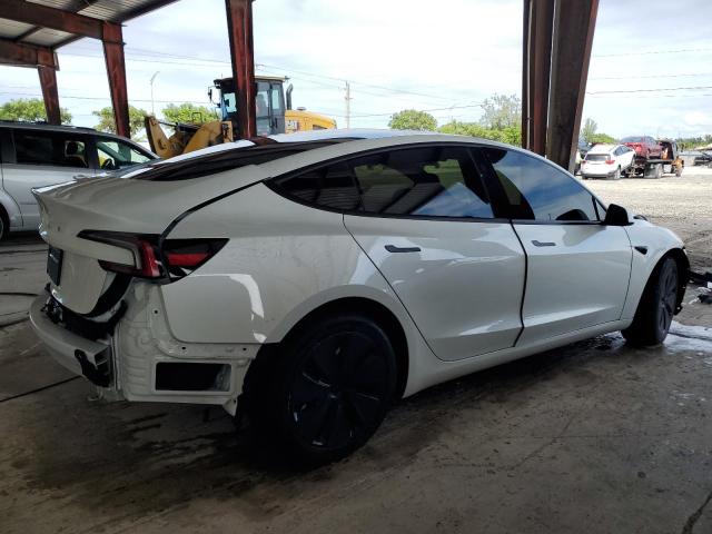 5YJ3E1EA1SF986357 - 2025 TESLA MODEL 3 WHITE photo 3