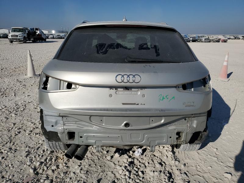 WA1ECCFS3JR003876 - 2018 AUDI Q3 PREMIUM Silber Foto 6