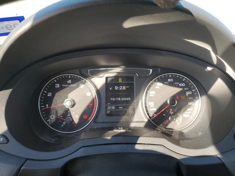 WA1ECCFS3JR003876 - 2018 AUDI Q3 PREMIUM Silber Foto 9