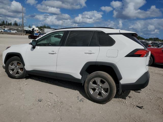 2T3W1RFVXRC267641 - 2024 TOYOTA RAV4 XLE WHITE photo 2