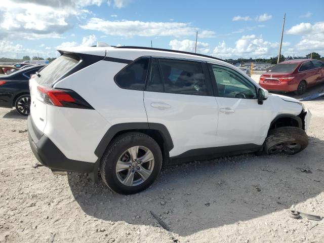 2T3W1RFVXRC267641 - 2024 TOYOTA RAV4 XLE WHITE photo 3