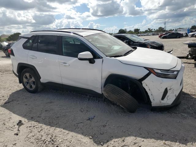 2T3W1RFVXRC267641 - 2024 TOYOTA RAV4 XLE WHITE photo 4