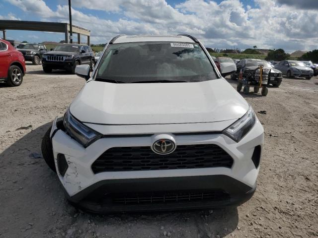 2T3W1RFVXRC267641 - 2024 TOYOTA RAV4 XLE WHITE photo 5