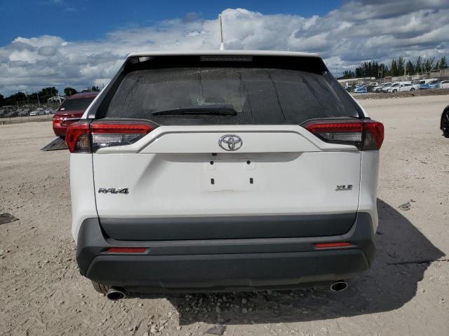 2T3W1RFVXRC267641 - 2024 TOYOTA RAV4 XLE WHITE photo 6
