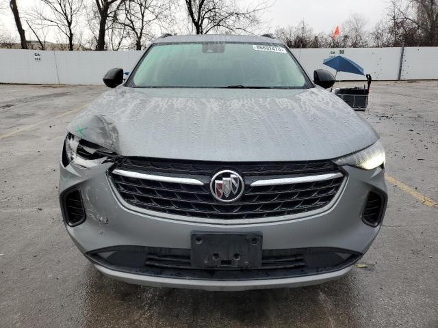 LRBFZNR45PD035699 - 2023 BUICK ENVISION ESSENCE ვერცხლისფერი ფოტო 5