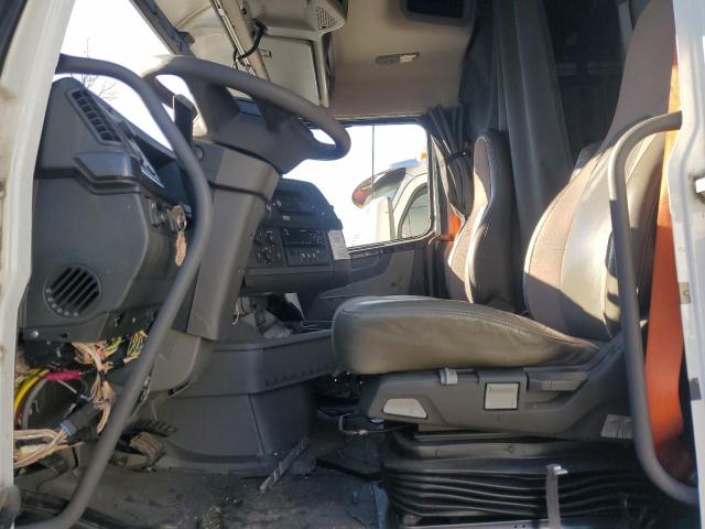 4V4WC9EH0MN275756 - 2021 VOLVO VNR WHITE photo 5