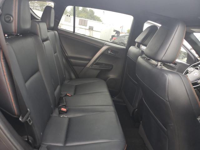 2T3JFREV0HW586329 - 2017 TOYOTA RAV4 SE Сірий фото 11