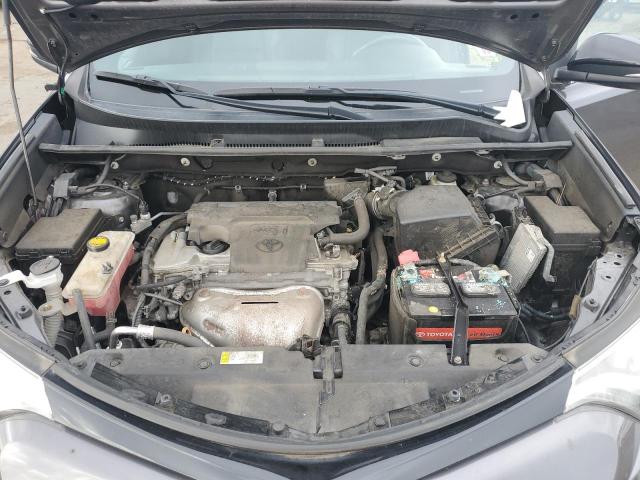 2T3JFREV0HW586329 - 2017 TOYOTA RAV4 SE Сірий фото 12