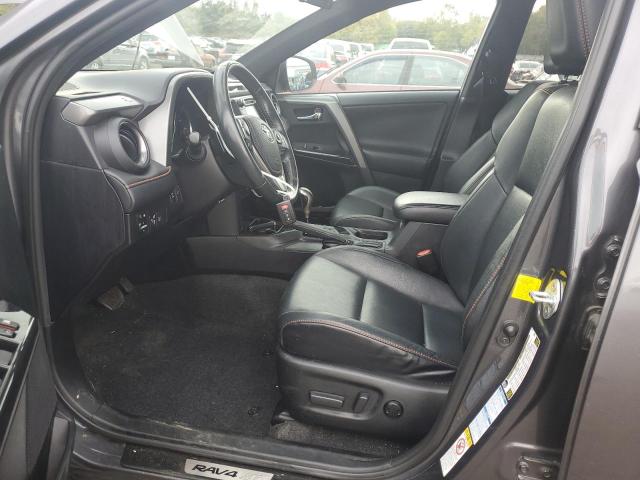 2T3JFREV0HW586329 - 2017 TOYOTA RAV4 SE Сірий фото 7