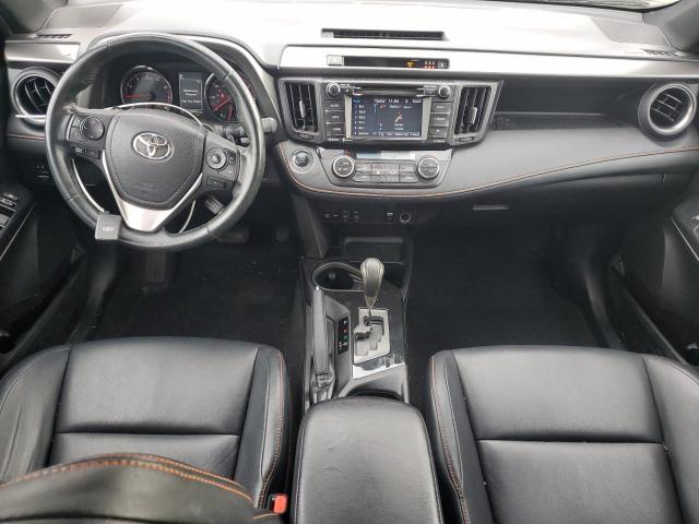 2T3JFREV0HW586329 - 2017 TOYOTA RAV4 SE Сірий фото 8