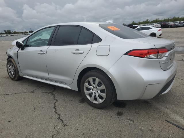 5YFEPRAE9LP061714 - 2020 TOYOTA COROLLA LE SILVER photo 2