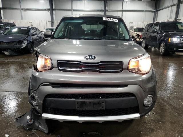 KNDJP3A50J7510871 - 2018 KIA SOUL + GRAY photo 5