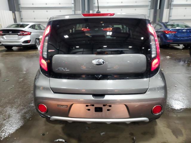 KNDJP3A50J7510871 - 2018 KIA SOUL + GRAY photo 6