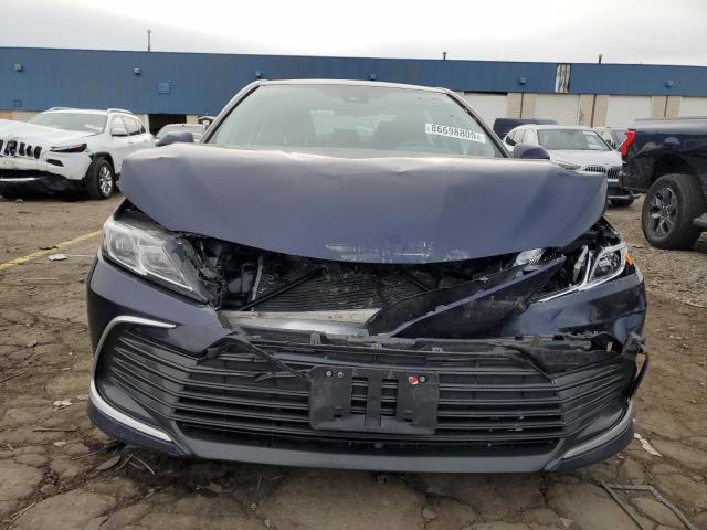 4T1C11AK1NU012606 - 2022 TOYOTA CAMRY LE BLUE photo 5