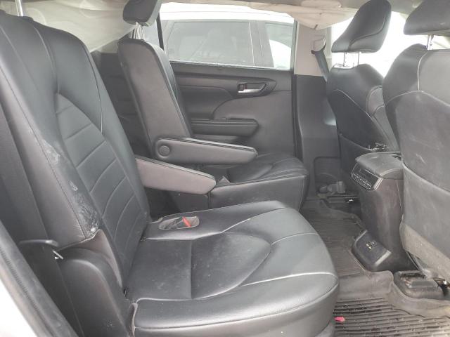 5TDGZRAH7MS516291 - 2021 TOYOTA HIGHLANDER XLE SILVER photo 11