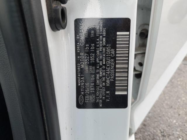 KMHCT4AEXGU110851 - 2016 HYUNDAI ACCENT SE WHITE photo 12