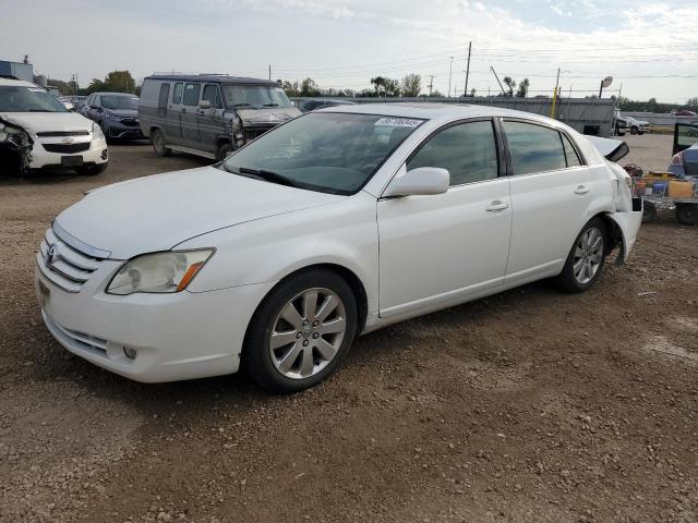 2005 TOYOTA AVALON XL, 