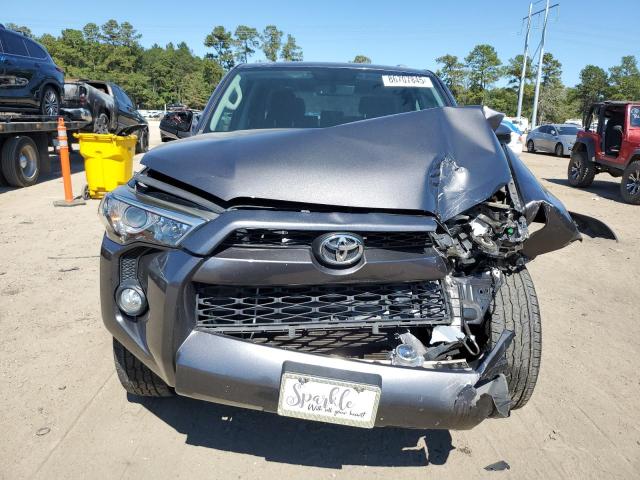 JTEZU5JR0J5180425 - 2018 TOYOTA 4RUNNER SR5 GRAY photo 5