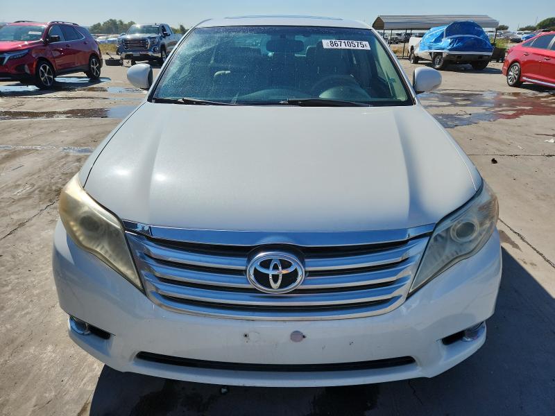 4T1BK3DBXBU392072 - 2011 TOYOTA AVALON BASE Biały zdjęcie 5