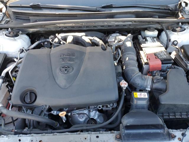 4T1BZ1HK2JU020573 - 2018 TOYOTA CAMRY XSE WHITE photo 11