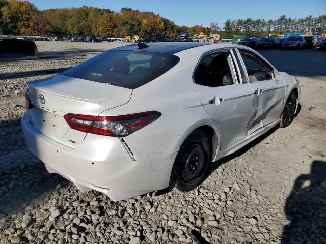 4T1BZ1HK2JU020573 - 2018 TOYOTA CAMRY XSE WHITE photo 3