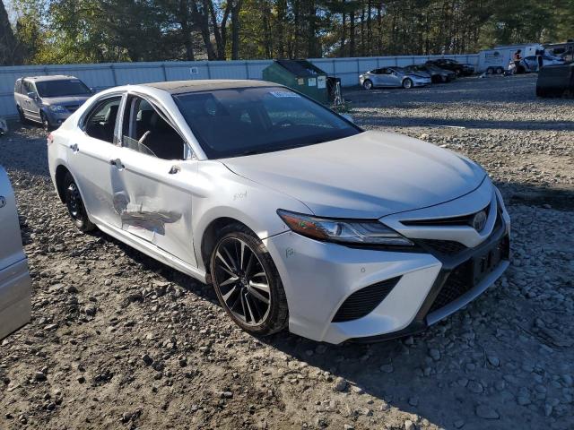4T1BZ1HK2JU020573 - 2018 TOYOTA CAMRY XSE WHITE photo 4