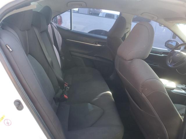 4T1B11HK3JU592288 - 2018 TOYOTA CAMRY L WHITE photo 10