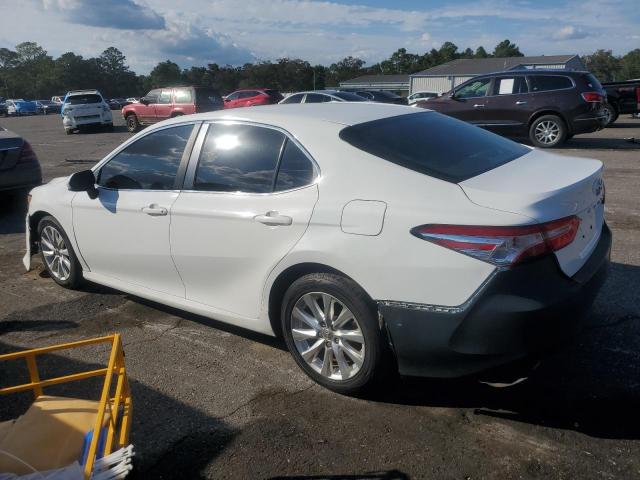 4T1B11HK3JU592288 - 2018 TOYOTA CAMRY L WHITE photo 2