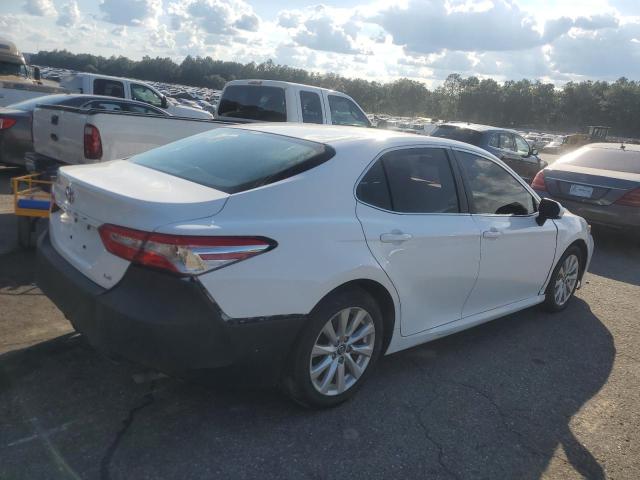 4T1B11HK3JU592288 - 2018 TOYOTA CAMRY L WHITE photo 3