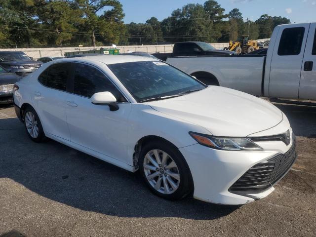 4T1B11HK3JU592288 - 2018 TOYOTA CAMRY L WHITE photo 4