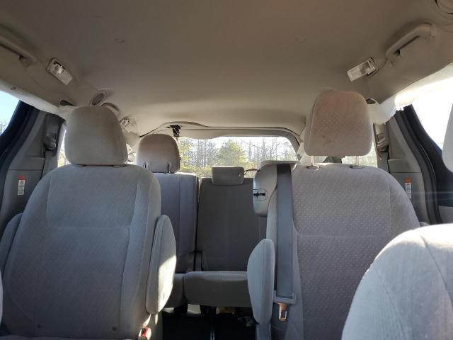 5TDKZ3DC5JS901187 - 2018 TOYOTA SIENNA LE فضي صورة 10