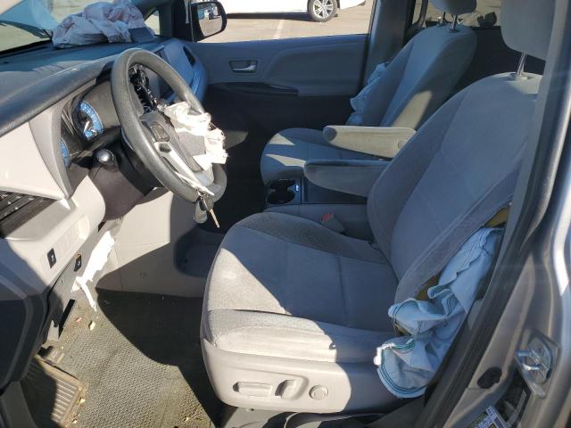 5TDKZ3DC5JS901187 - 2018 TOYOTA SIENNA LE فضي صورة 7