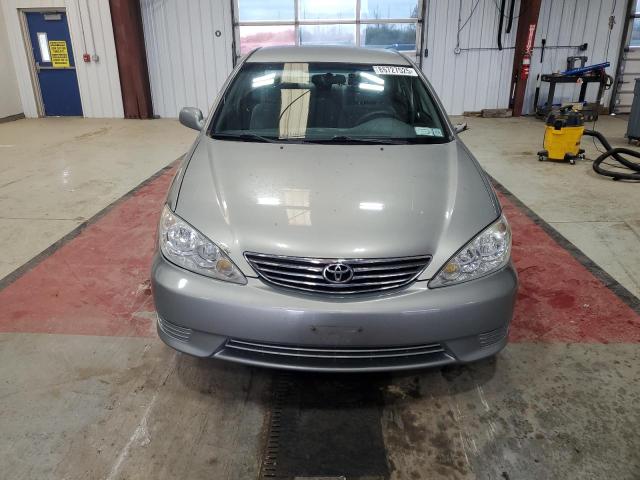 4T1BE32K75U620317 - 2005 TOYOTA CAMRY LE 银色 照片 5