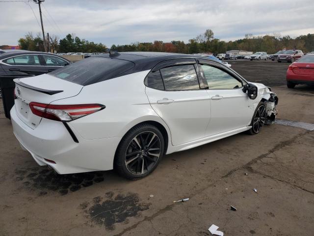 4T1B61HK5JU144085 - 2018 TOYOTA CAMRY XSE WHITE photo 3